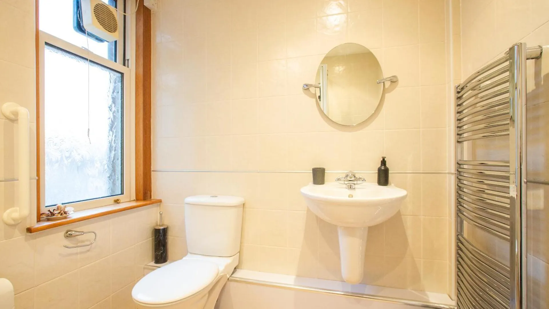 Sailte House Hotel Edinburgh 0*,